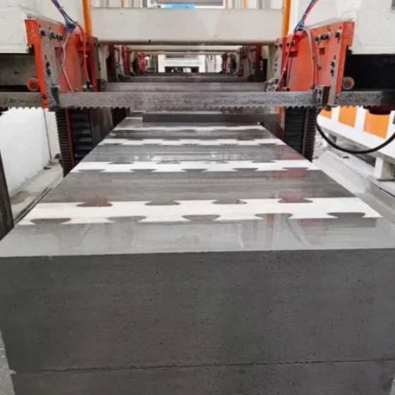 Оборудование для производства композитных сэндвич-самоизолирующихся блоков